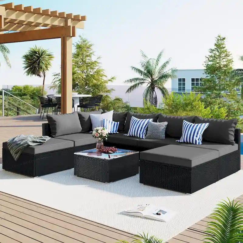 Ensemble de canapé d'extérieur modulaire moderne en résine tressée 8 pièces avec 1 table basse et 2 poufs, idéal pour les patios, les cours et les jardins.
