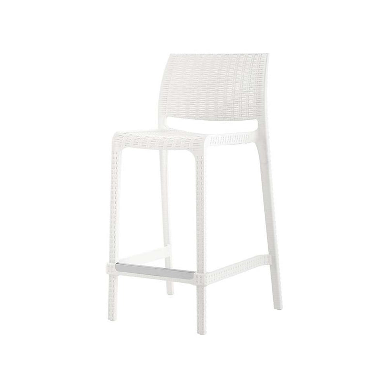 Ensemble de quatre chaises de bar d'extérieur HomeRoots, 26 pouces, en plastique robuste imitation rotin blanc, dossier bas, hauteur comptoir