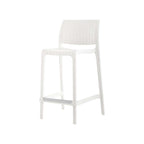 Ensemble de quatre chaises de bar d'extérieur HomeRoots, 26 pouces, en plastique robuste imitation rotin blanc, dossier bas, hauteur comptoir