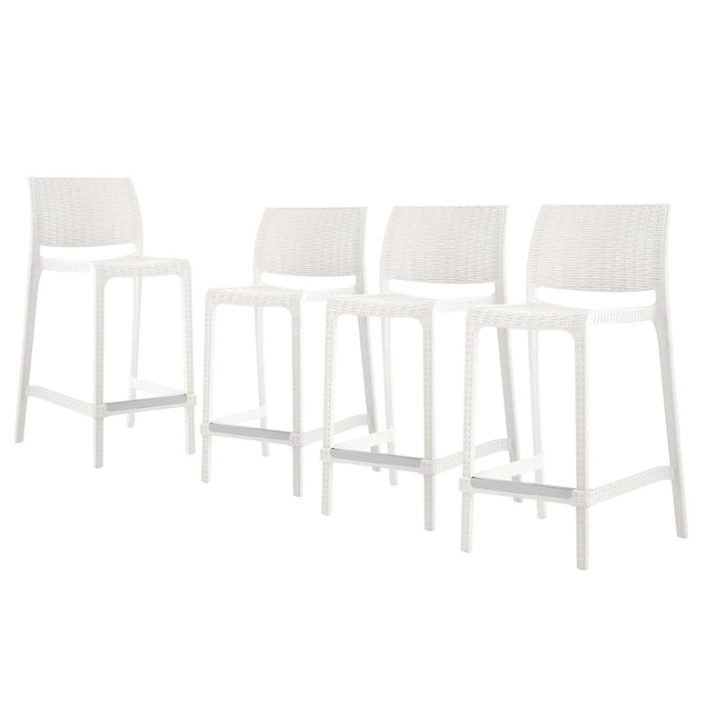Ensemble de quatre chaises de bar d'extérieur HomeRoots, 26 pouces, en plastique robuste imitation rotin blanc, dossier bas, hauteur comptoir
