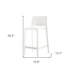 Ensemble de quatre chaises de bar d'extérieur HomeRoots, 26 pouces, en plastique robuste imitation rotin blanc, dossier bas, hauteur comptoir