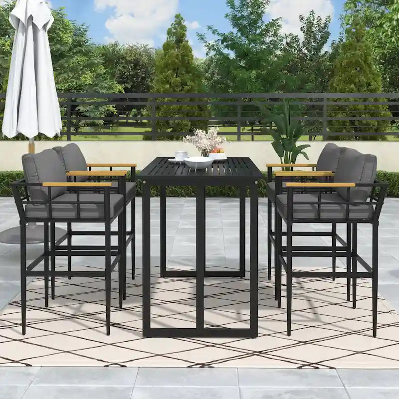 Ensemble de salle à manger d'extérieur 5 pièces en fer avec 4 chaises et coussins amovibles. Table et chaises modernes pour terrasse ou cour.