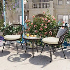 Ensemble de salle à manger d'extérieur 3 pièces comprenant une table basse ronde en verre avec étagère de rangement et 2 chaises en rotin avec coussins.