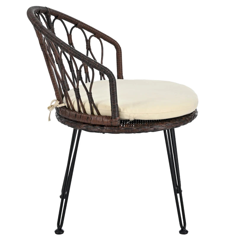 Ensemble de salle à manger d'extérieur 3 pièces comprenant une table basse ronde en verre avec étagère de rangement et 2 chaises en rotin avec coussins.