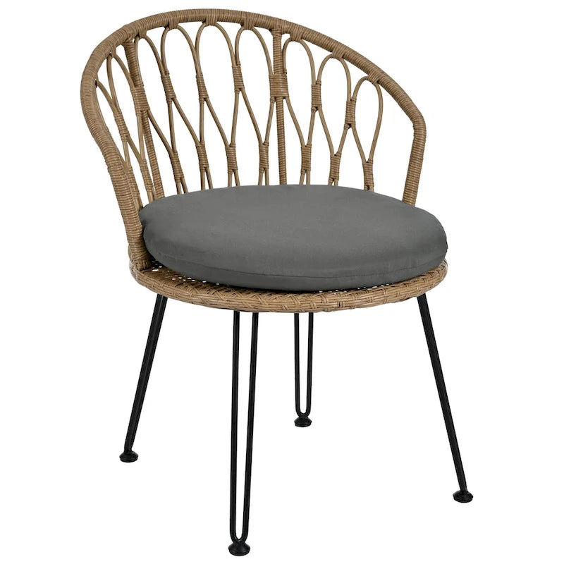 Ensemble de salle à manger d'extérieur 3 pièces comprenant une table basse ronde en verre avec étagère de rangement et 2 chaises en rotin avec coussins.