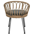 Ensemble de salle à manger d'extérieur 3 pièces comprenant une table basse ronde en verre avec étagère de rangement et 2 chaises en rotin avec coussins.
