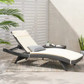 Chaise longue d'extérieur Hypoint en osier sans accoudoirs avec coussin, par Christopher Knight Home
