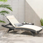 Chaise longue d'extérieur Hypoint en osier sans accoudoirs avec coussin, par Christopher Knight Home