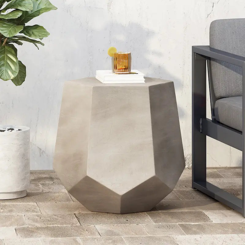 Table d'appoint légère en béton Felix par Christopher Knight Home