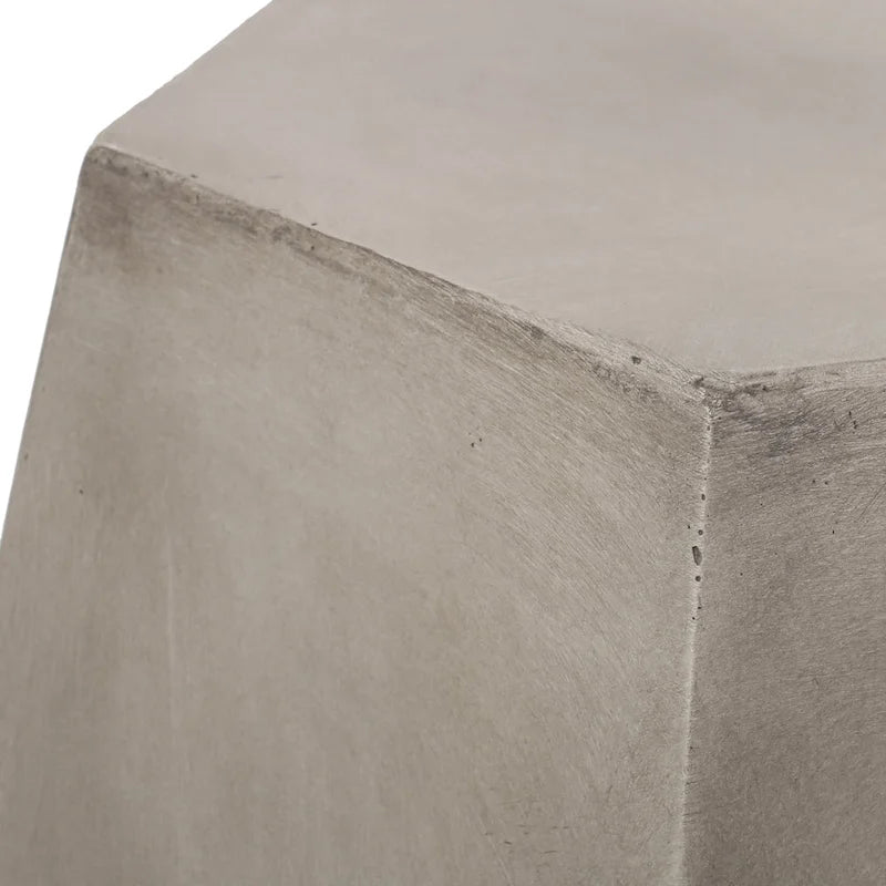 Table d'appoint légère en béton Felix par Christopher Knight Home