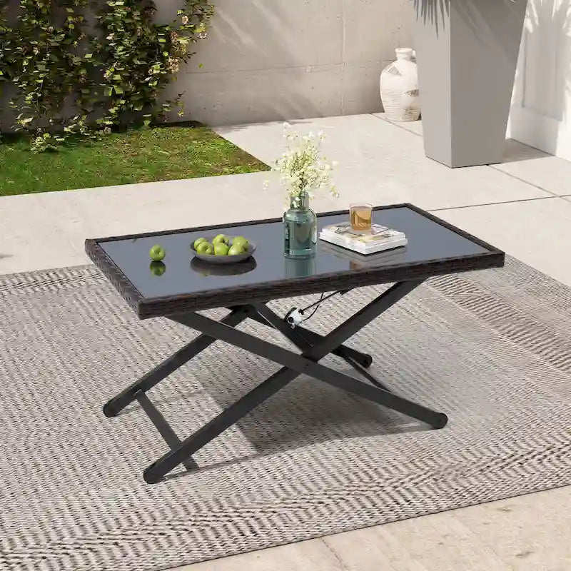 Table basse d'extérieur assortie à un ensemble de conversation, en rotin PE et plateau en verre, hauteur réglable