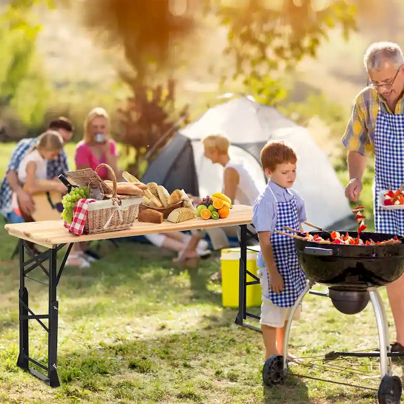Table de camping pliante d'extérieur, idéale pour les pique-niques et les bières, avec trou pour parasol. Elle est également parfaite pour le camping et les pique-niques.