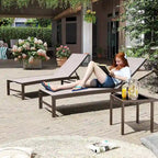 Ensemble de 3 pièces comprenant des chaises longues réglables en aluminium et une table d'appoint pour terrasse.
