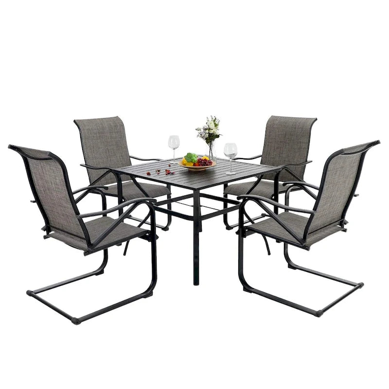 Ensemble de salle à manger d'extérieur 5 pièces, comprenant 1 table à structure en acier avec trou pour parasol et 4 chaises de jardin à ressorts en C