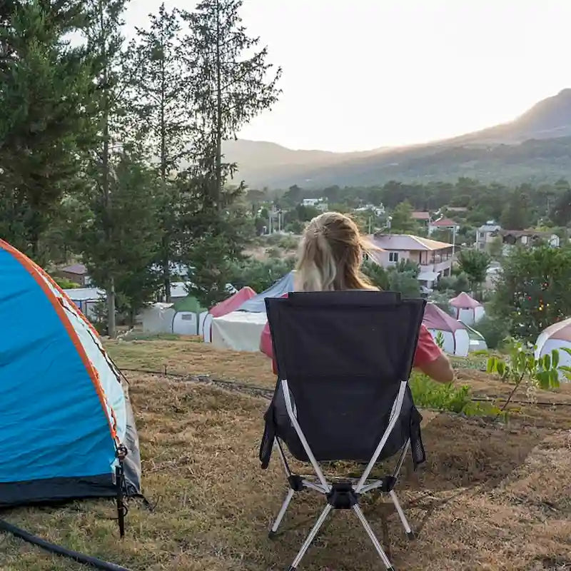 Chaise de camping pliable et portable, petite chaise portable, chaise pliante idéale pour le camping, la plage et les activités de plein air.