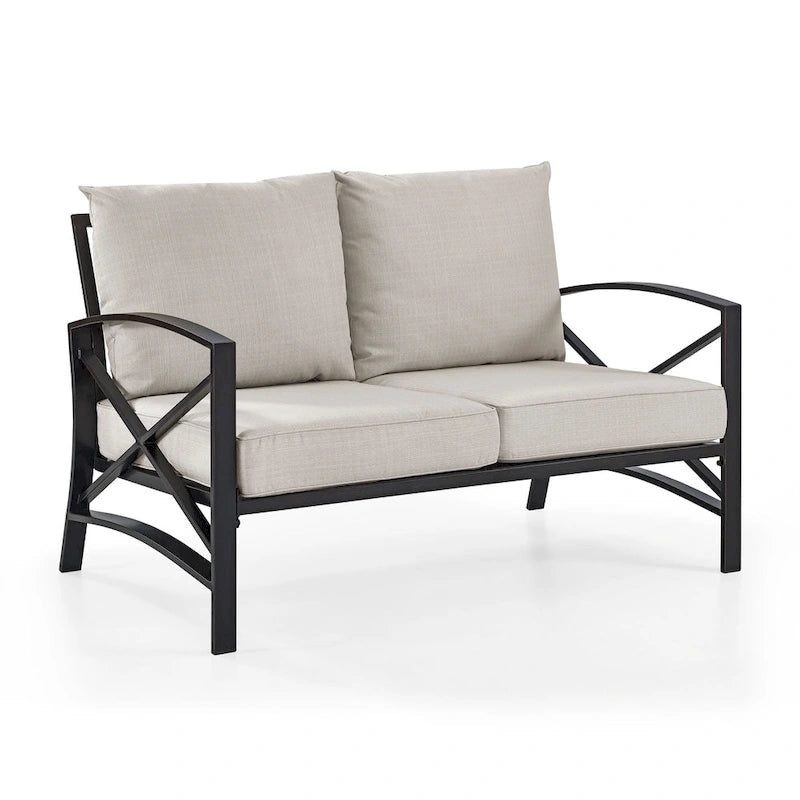 Canapé d'extérieur deux places Crosley Kaplan en acier bronze huilé avec coussins couleur avoine - 137 cm (L) x 77,5 cm (P) x 81 cm (H)