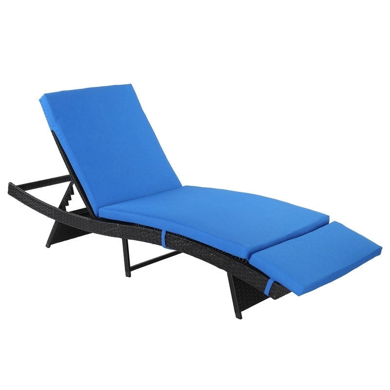 Chaise longue de jardin en osier avec coussin