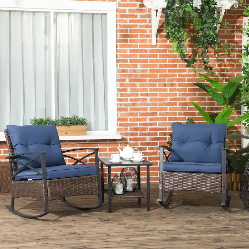 Ensemble de patio Outsunny 3 pièces avec fauteuils à bascule, ensemble bistro d'extérieur en osier comprenant 2 fauteuils à bascule de véranda, une table basse à 2 niveaux et des coussins.