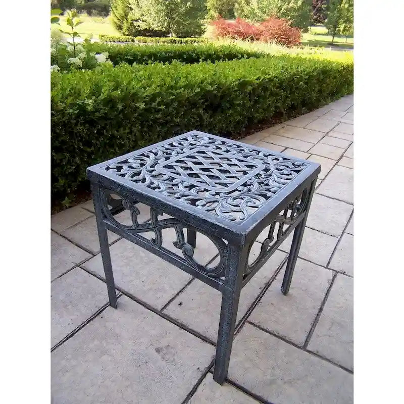 Table d'appoint carrée Dakota en fonte d'aluminium de 17 pouces