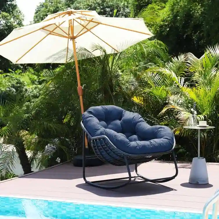 Fauteuil à bascule d'extérieur en rotin avec structure métallique et coussins, largeur 37,2 po