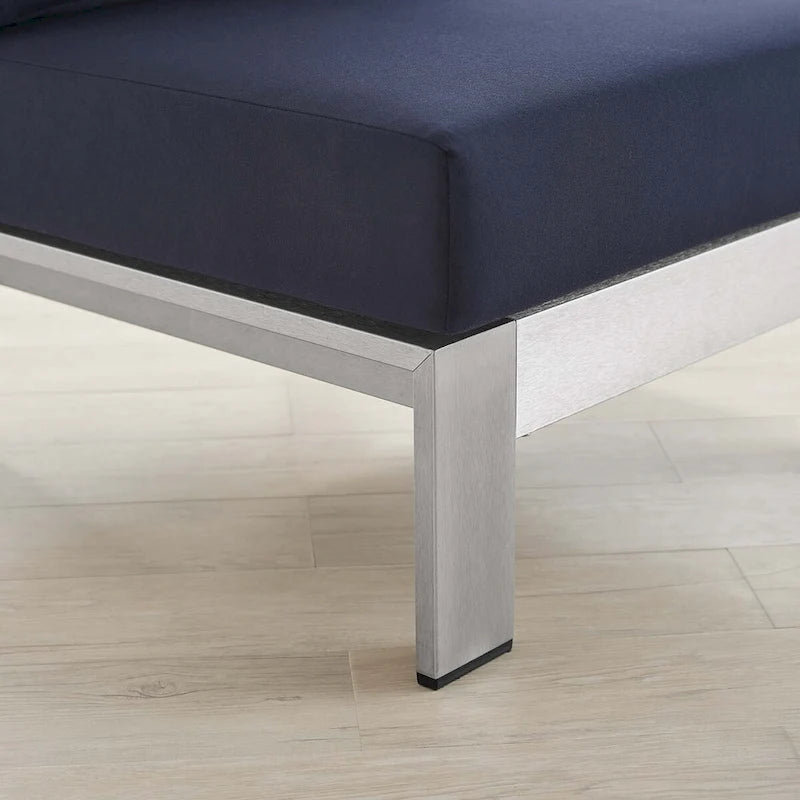 Chaise de patio extérieure sans accoudoirs en aluminium et tissu Sunbrella Shore