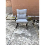 Ensemble fauteuil à bascule et table basse de taille moyenne, hauteur de chaise ergonomique conçue pour réduire la flexion des genoux