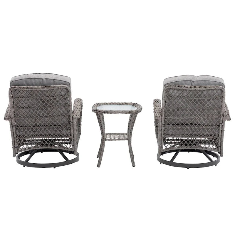 Ensemble de 3 fauteuils de jardin pivotants à bascule, avec coussins épais et table basse.