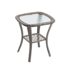 Ensemble de 3 fauteuils de jardin pivotants à bascule, avec coussins épais et table basse.
