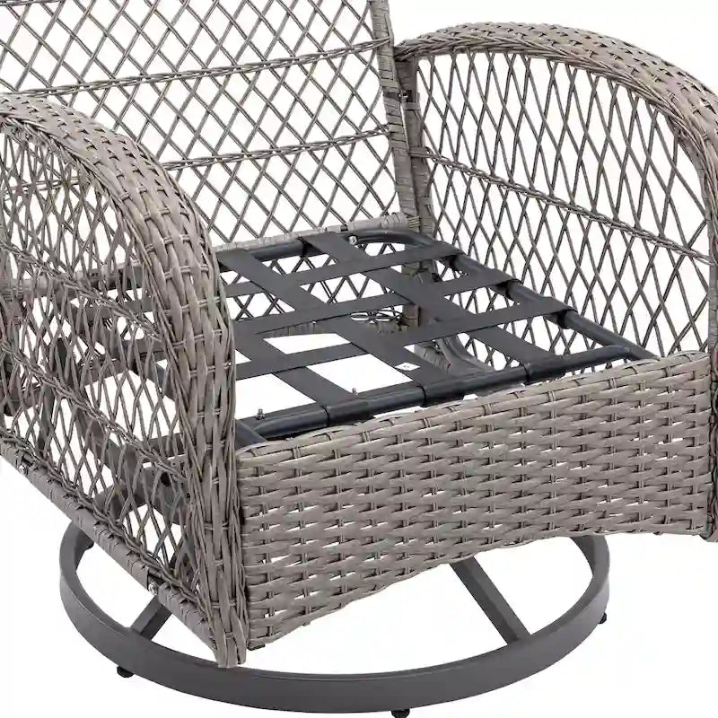 Ensemble de 3 fauteuils de jardin pivotants à bascule, avec coussins épais et table basse.