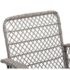 Ensemble de 3 fauteuils de jardin pivotants à bascule, avec coussins épais et table basse.