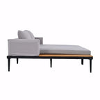 Lit de jour d'extérieur moderne en métal avec espaces latéraux recouverts de bois, chaises longues rembourrées 2 en 1