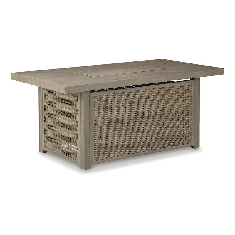 Table brasero Beachcroft marron/beige, signée Ashley Beachcroft, avec 4 fauteuils pivotants Nuvella.