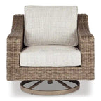Table brasero Beachcroft marron/beige, signée Ashley Beachcroft, avec 4 fauteuils pivotants Nuvella.