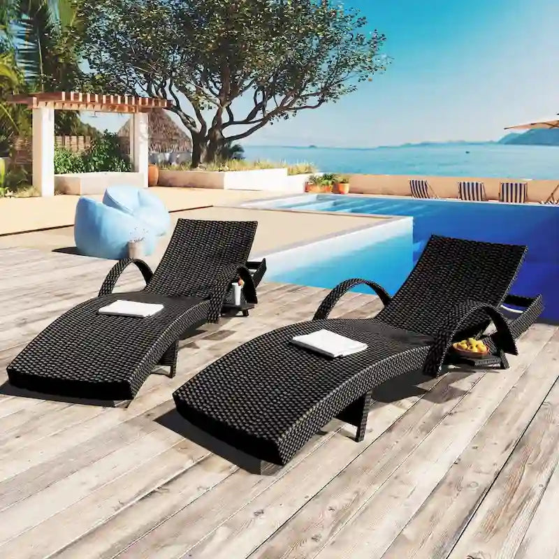 Ensemble de 2 chaises longues en osier de 80 cm, chaise longue de patio en rotin inclinable avec table d'appoint coulissante et dossier réglable ergonomique