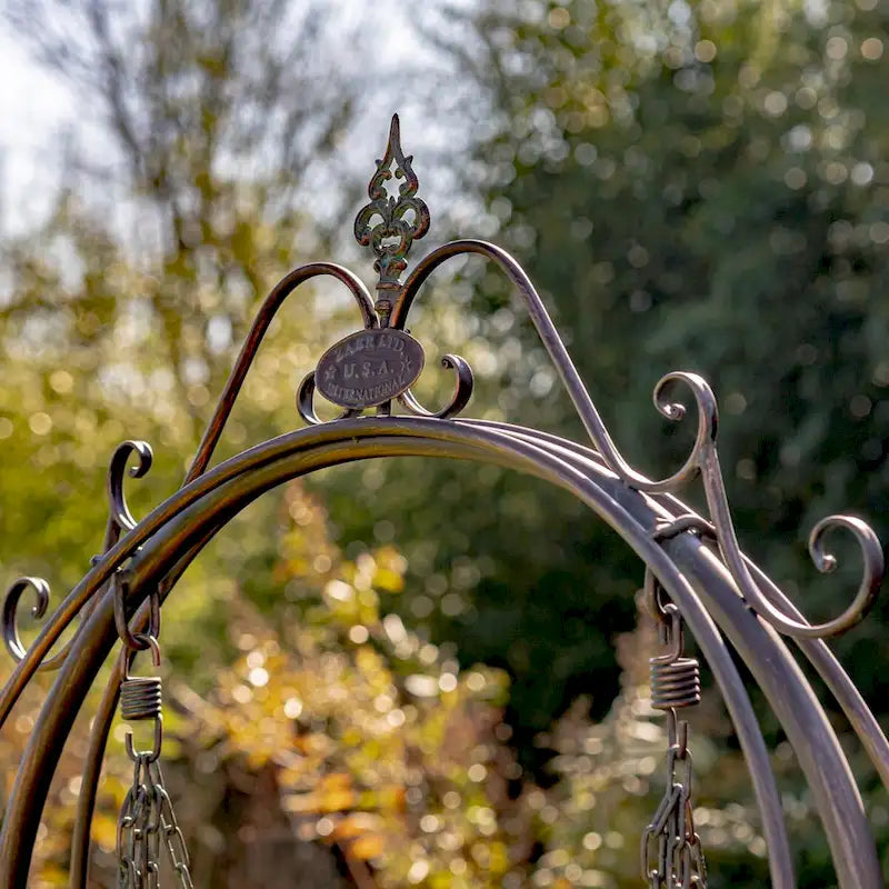 Balancelle de jardin Oasis en fer, finition bronze antique - 42,9 x 35,4 x 78,74