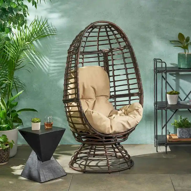 Fauteuil en osier Oaks Aura au design abstrait en maille, fauteuil pivotant en rotin tressé artisanal en forme d'œuf, fauteuil en forme de panier avec coussin
